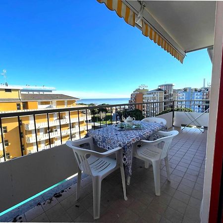 Bright Apartment With Pool Порто-Санта-Маргерита-ди-Каорле Экстерьер фото