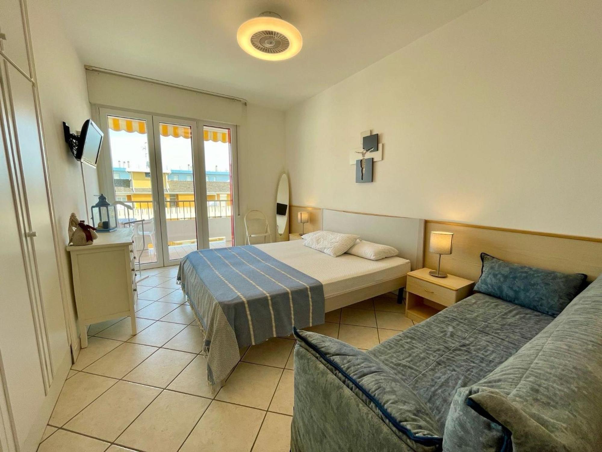 Bright Apartment With Pool Порто-Санта-Маргерита-ди-Каорле Экстерьер фото